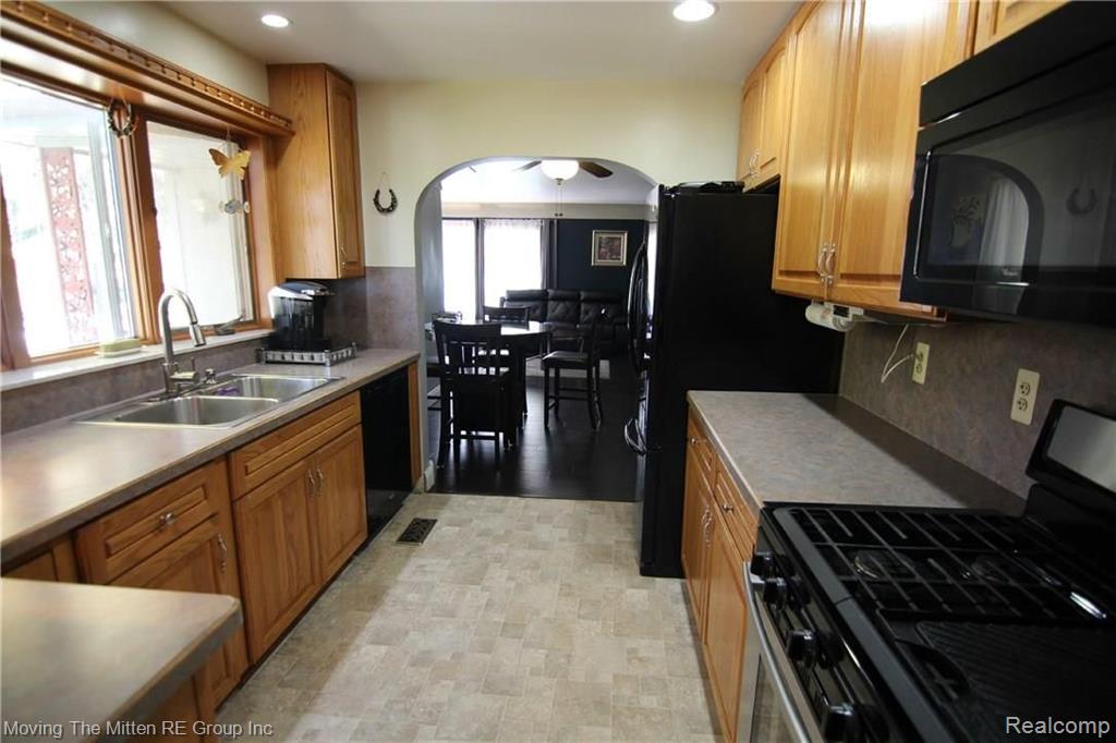 21800 Elwell Road Belleville, MI 48111 - Photo 2 of 27