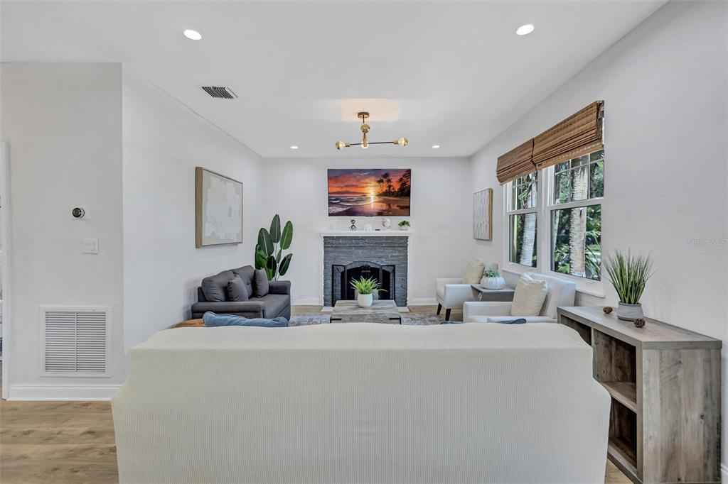 2437 Floyd Street Sarasota, FL 34239 - Photo 10 of 50