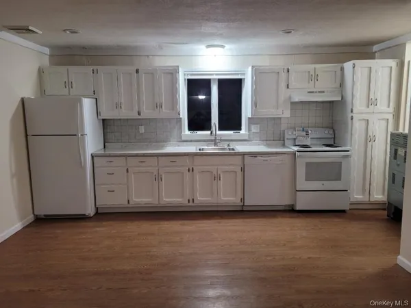 $2,000 | 8068 Albany Post Road, Unit 2, Red Hook, NY 12571