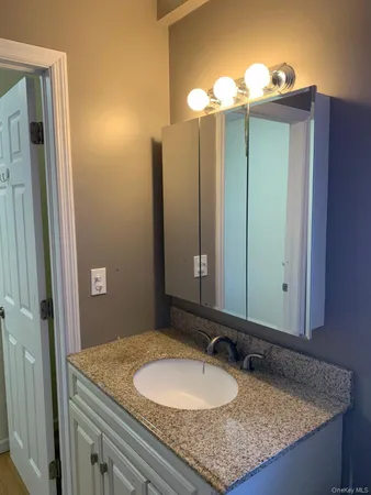 $2,000 | 8068 Albany Post Road, Unit 2, Red Hook, NY 12571