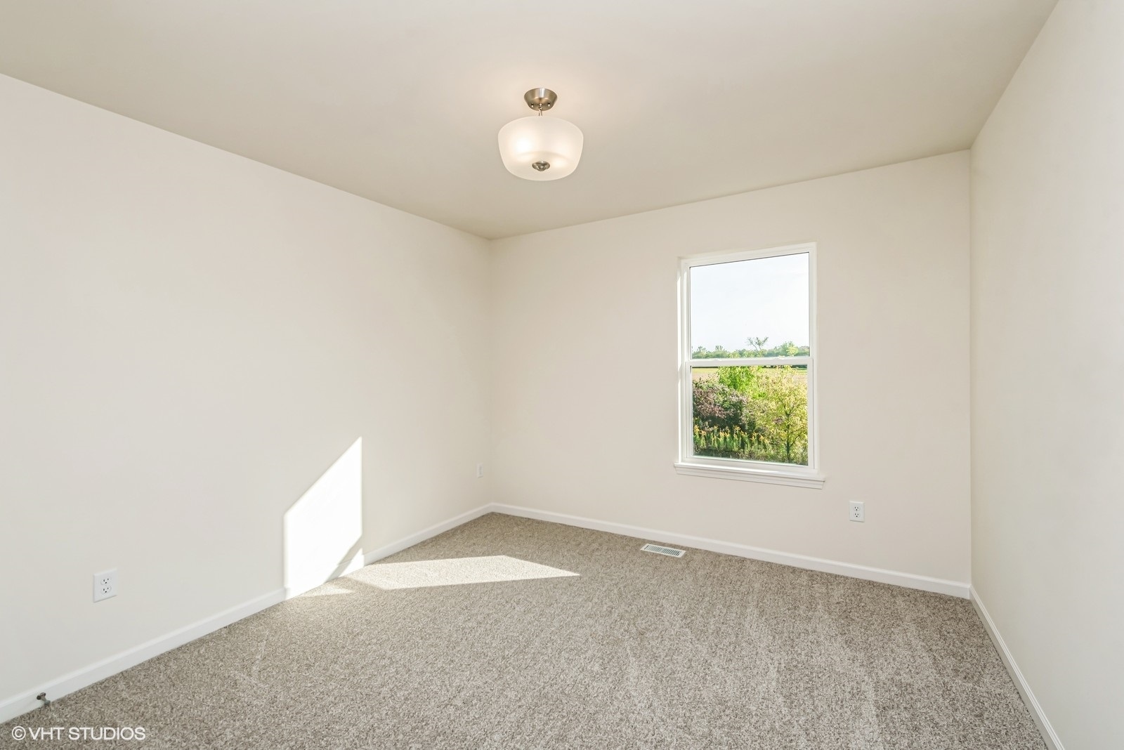 1519 Lilac Lane Harvard, IL 60033 - Photo 6 of 10