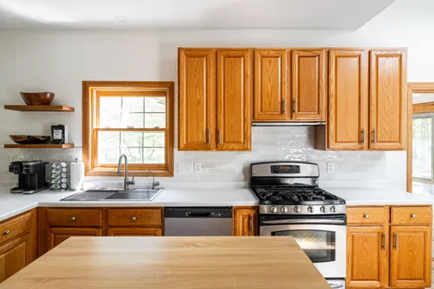 $759,900 | 13737 North Lake Shore Drive, Mequon, WI 53097