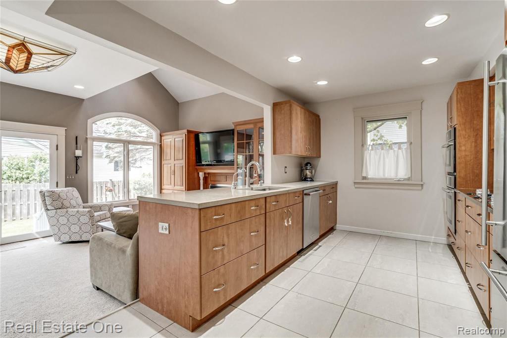 608 7th Street Rochester, MI 48307 - Photo 11 of 50