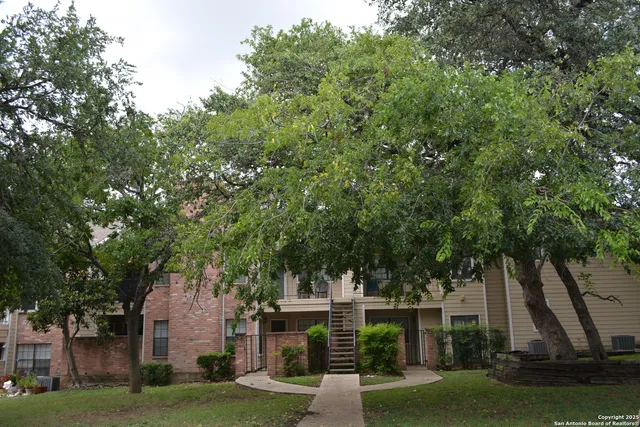 $1,050 | 11610 Vance Jackson Road, Unit 108, San Antonio, TX 78230