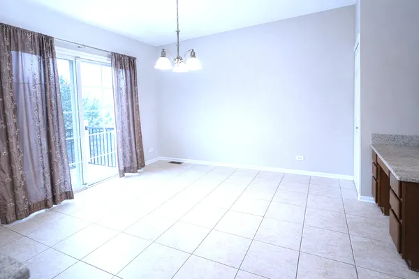 $439,000 | 462 Grosvenor Lane, Aurora, IL 60504
