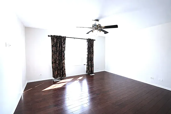 $439,000 | 462 Grosvenor Lane, Aurora, IL 60504