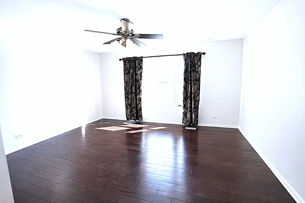 $439,000 | 462 Grosvenor Lane, Aurora, IL 60504