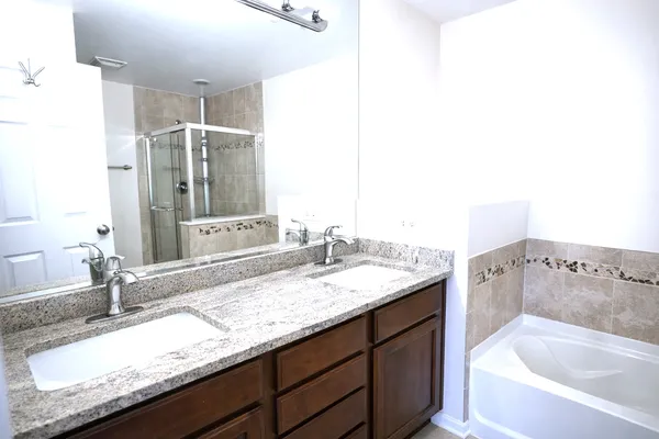 $439,000 | 462 Grosvenor Lane, Aurora, IL 60504