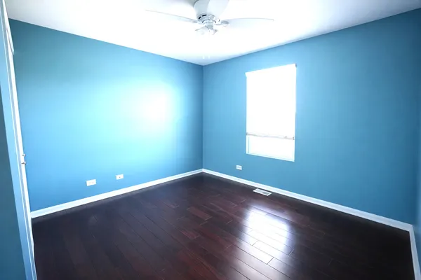 $439,000 | 462 Grosvenor Lane, Aurora, IL 60504