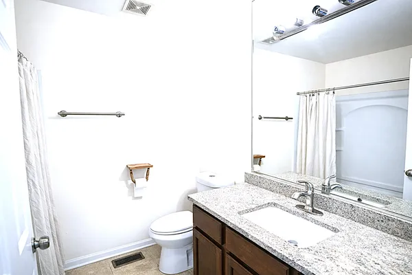 $439,000 | 462 Grosvenor Lane, Aurora, IL 60504