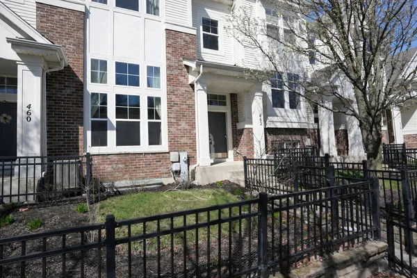 $439,000 | 462 Grosvenor Lane, Aurora, IL 60504