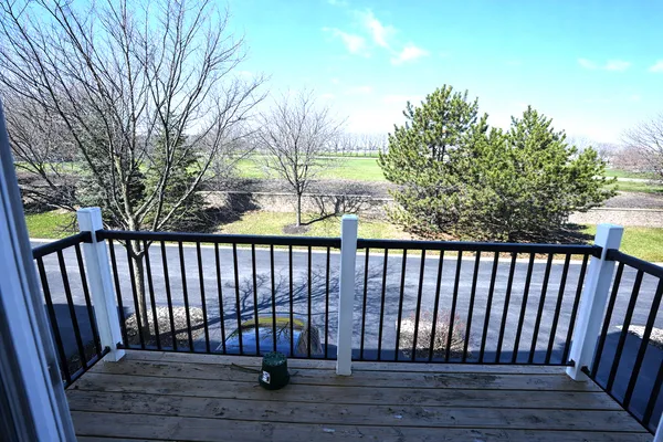 $439,000 | 462 Grosvenor Lane, Aurora, IL 60504