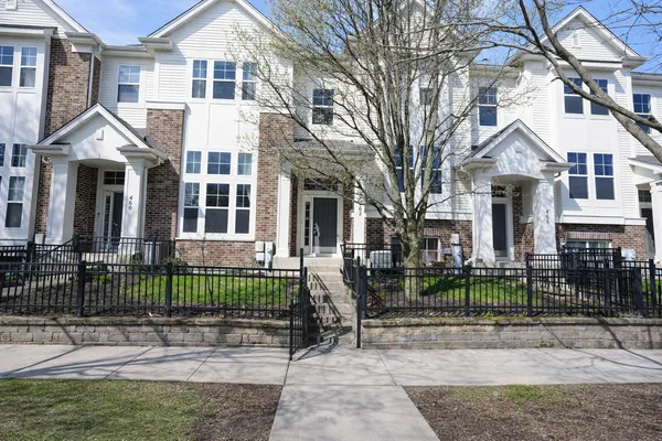 $439,000 | 462 Grosvenor Lane, Aurora, IL 60504