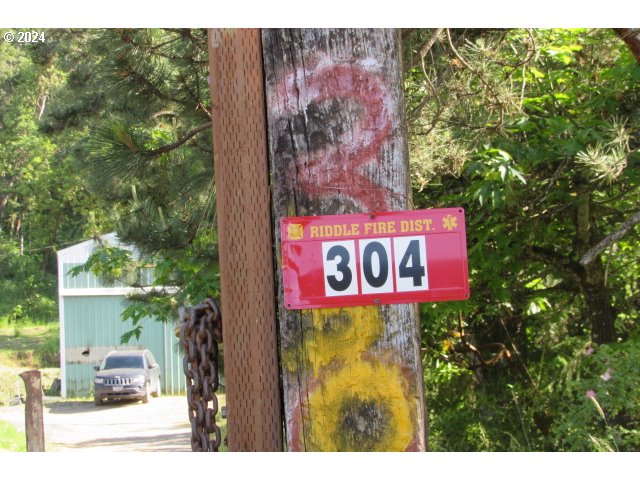 304 Evergreen Ridge Road Riddle, OR 97469 - Photo 2 of 5 a sign that is on a brick wall