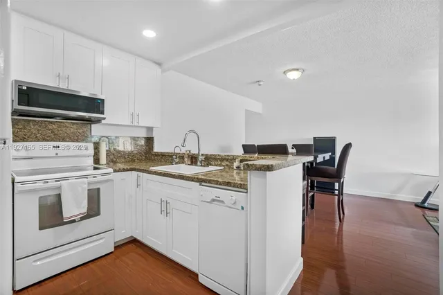 $2,150 | 3545 Northeast 167th Street, Unit 208, North Miami Beach, FL 33160
