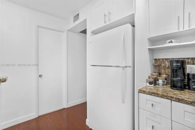 $2,150 | 3545 Northeast 167th Street, Unit 208, North Miami Beach, FL 33160