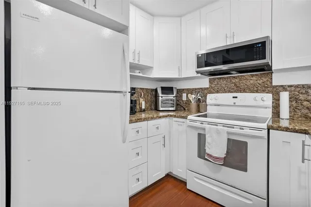 $2,150 | 3545 Northeast 167th Street, Unit 208, North Miami Beach, FL 33160