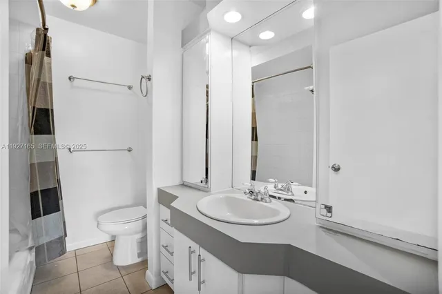 $2,150 | 3545 Northeast 167th Street, Unit 208, North Miami Beach, FL 33160