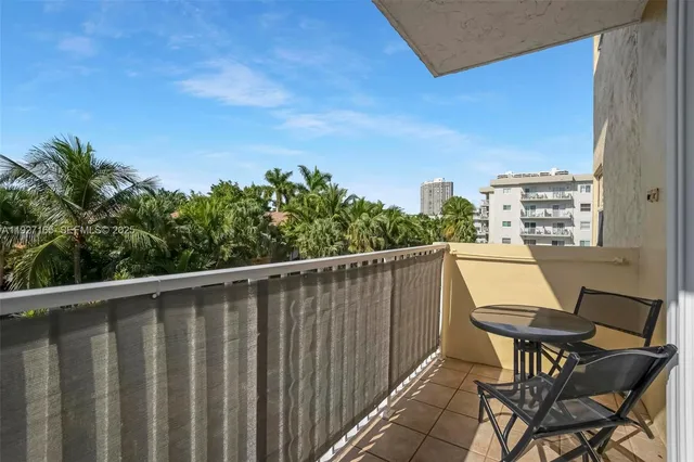 $2,150 | 3545 Northeast 167th Street, Unit 208, North Miami Beach, FL 33160