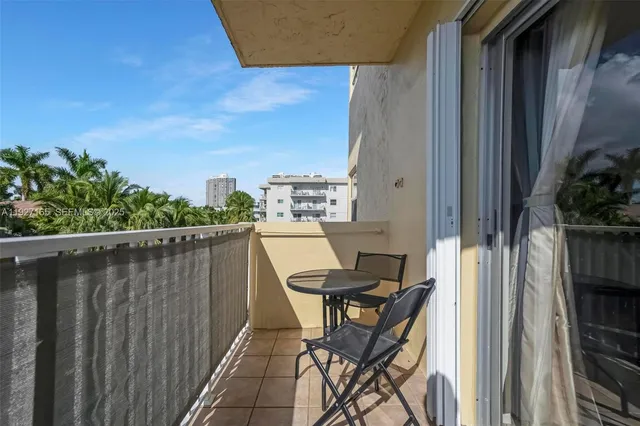 $2,150 | 3545 Northeast 167th Street, Unit 208, North Miami Beach, FL 33160