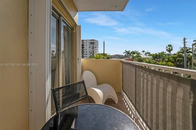 $2,150 | 3545 Northeast 167th Street, Unit 208, North Miami Beach, FL 33160