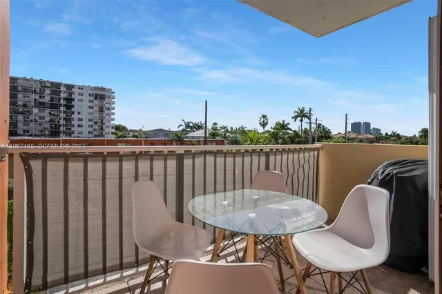 $2,150 | 3545 Northeast 167th Street, Unit 208, North Miami Beach, FL 33160