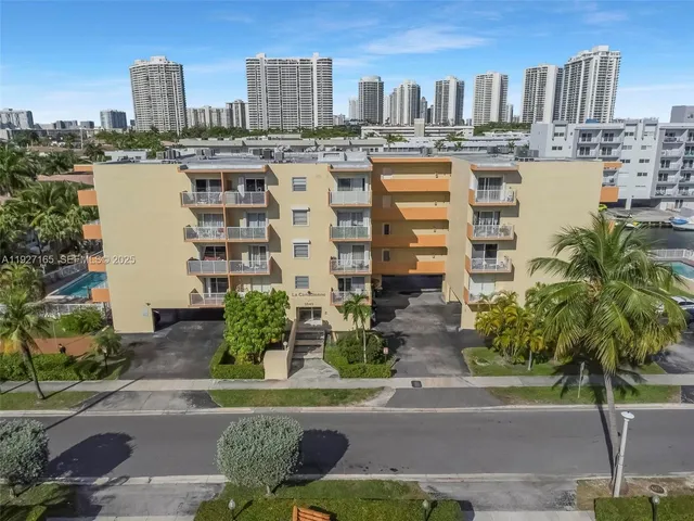 $2,150 | 3545 Northeast 167th Street, Unit 208, North Miami Beach, FL 33160
