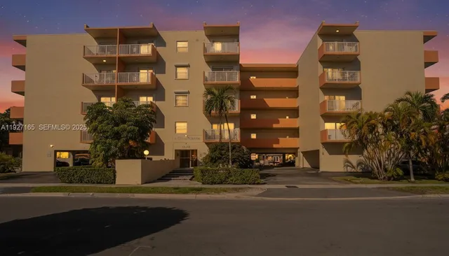 $2,150 | 3545 Northeast 167th Street, Unit 208, North Miami Beach, FL 33160