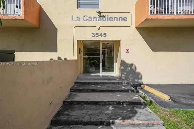 $2,150 | 3545 Northeast 167th Street, Unit 208, North Miami Beach, FL 33160