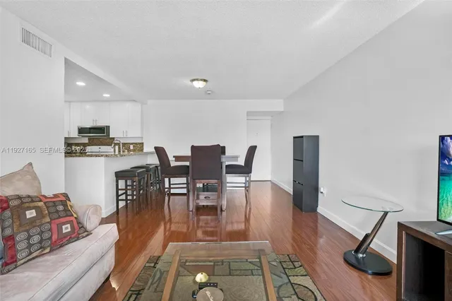 $2,150 | 3545 Northeast 167th Street, Unit 208, North Miami Beach, FL 33160