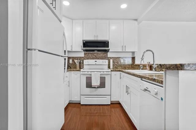 $2,150 | 3545 Northeast 167th Street, Unit 208, North Miami Beach, FL 33160