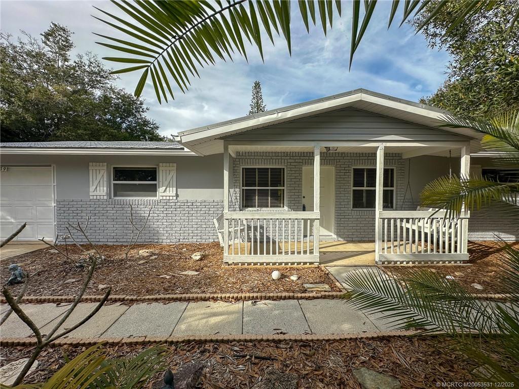 1739 Southeast Madison Street Stuart, FL 34997 - Photo 8 of 38 a front view of a house