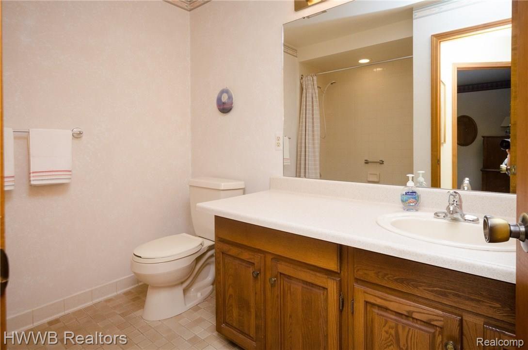867 Augusta Drive Rochester, MI 48309 - Photo 17 of 34 FKR8QS_still_3ba.jpg