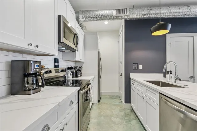 $2,400 | 801 Patterson Road, Unit 104, New Orleans, LA 70114