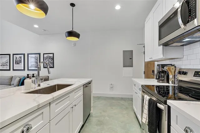 $2,400 | 801 Patterson Road, Unit 104, New Orleans, LA 70114