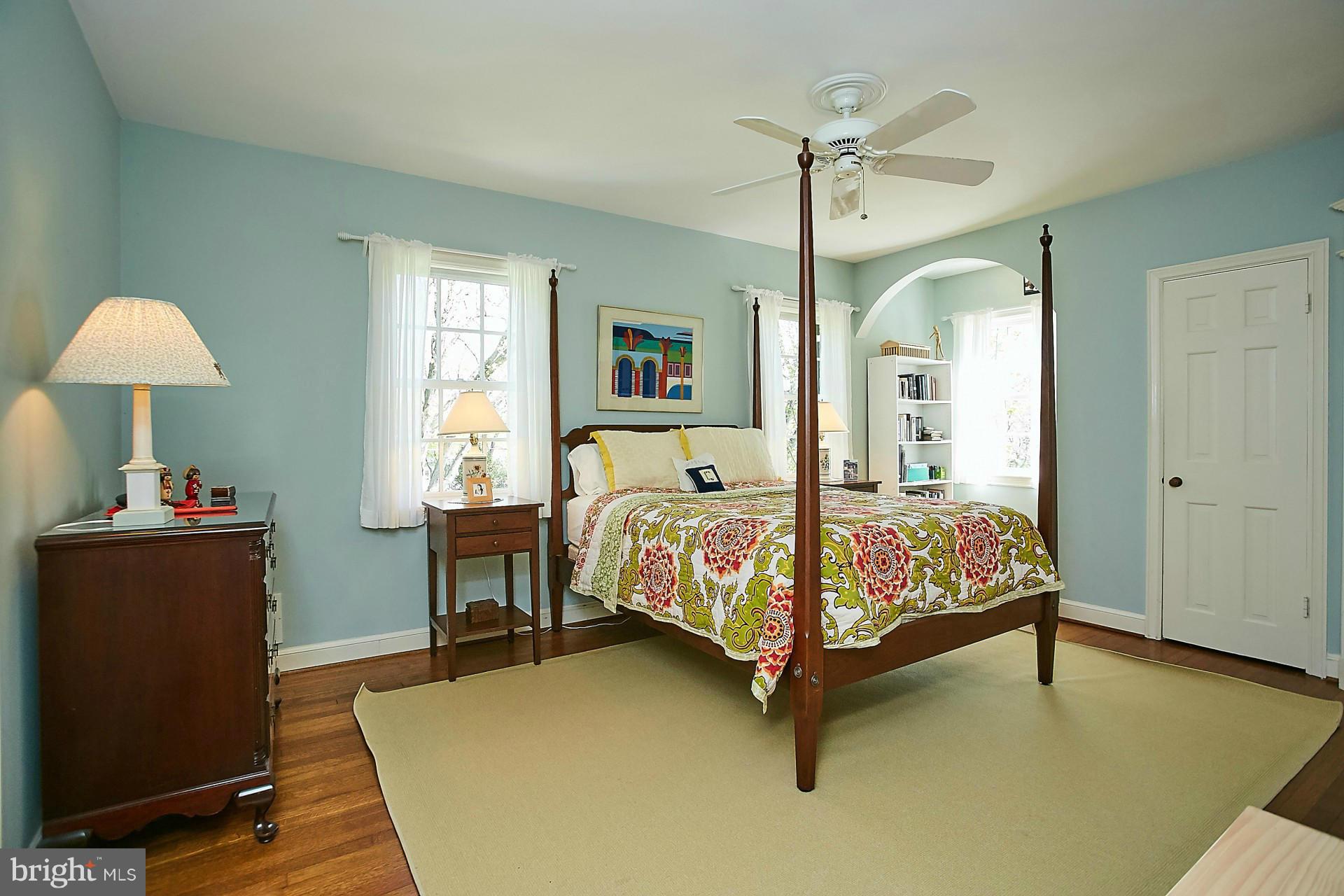 6539 Georgetown Pike McLean, VA 22101 - Photo 23 of 30 a bedroom with a bed and a table