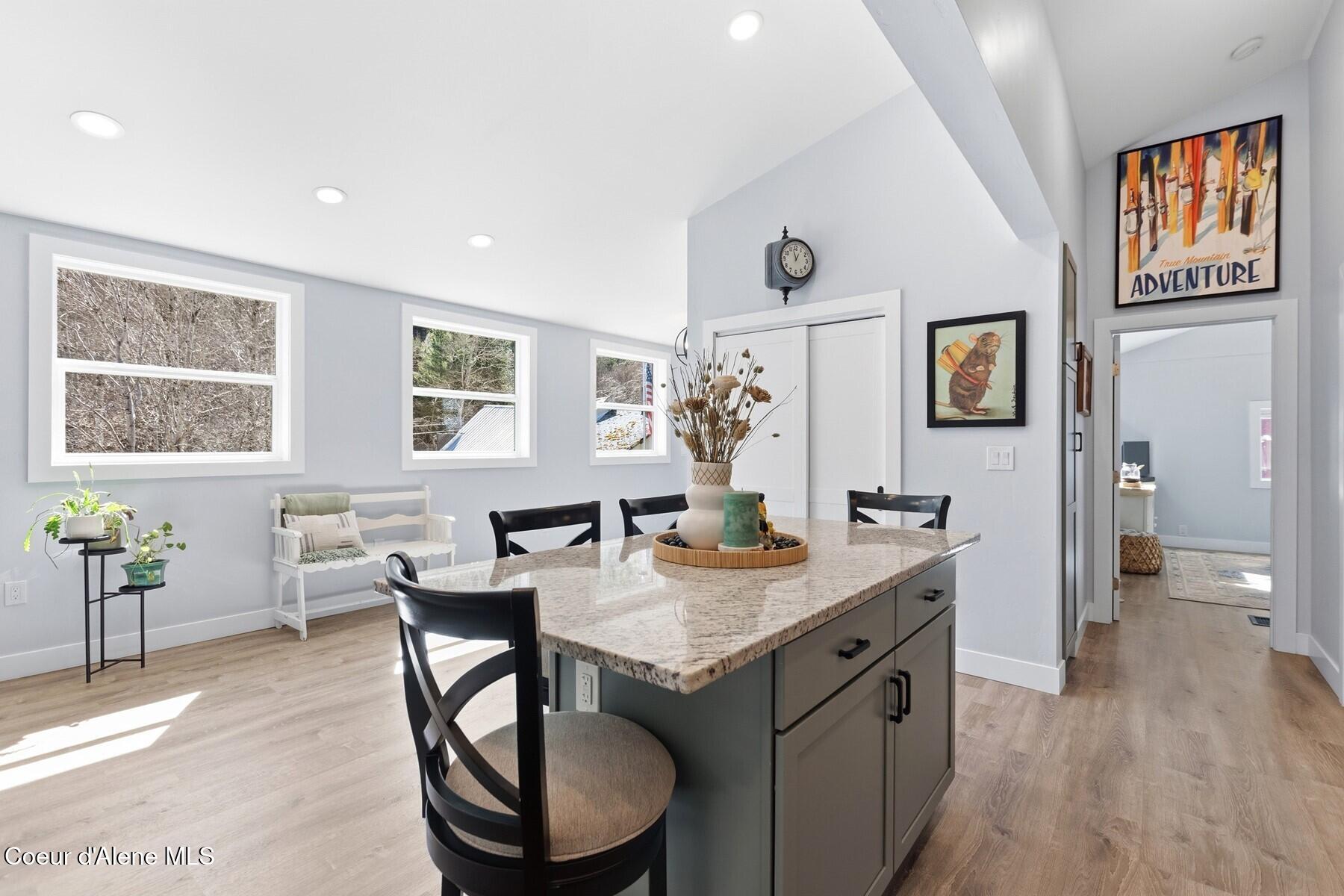 632 Main Street Wardner, ID 83837 - Photo 16 of 48 Breakfast Bar