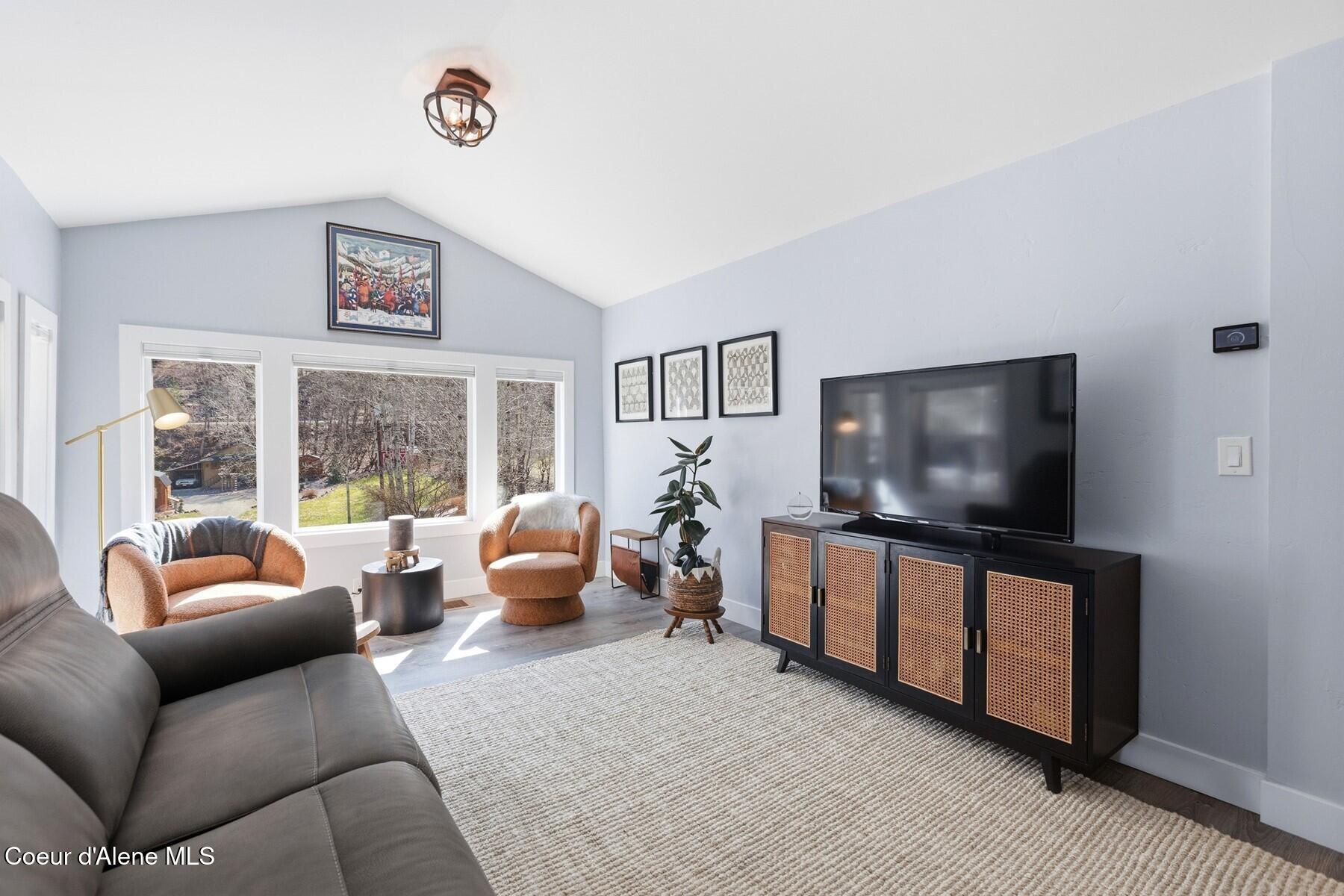 632 Main Street Wardner, ID 83837 - Photo 17 of 48 Living Room