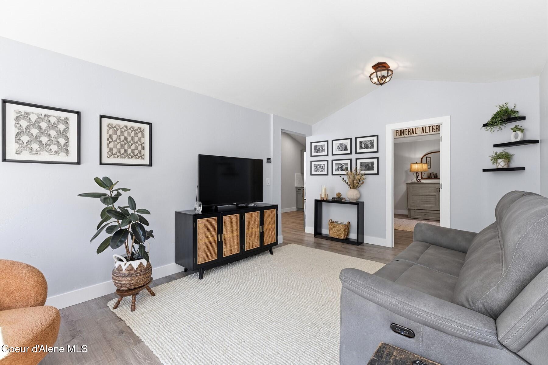 632 Main Street Wardner, ID 83837 - Photo 18 of 48 Living Room