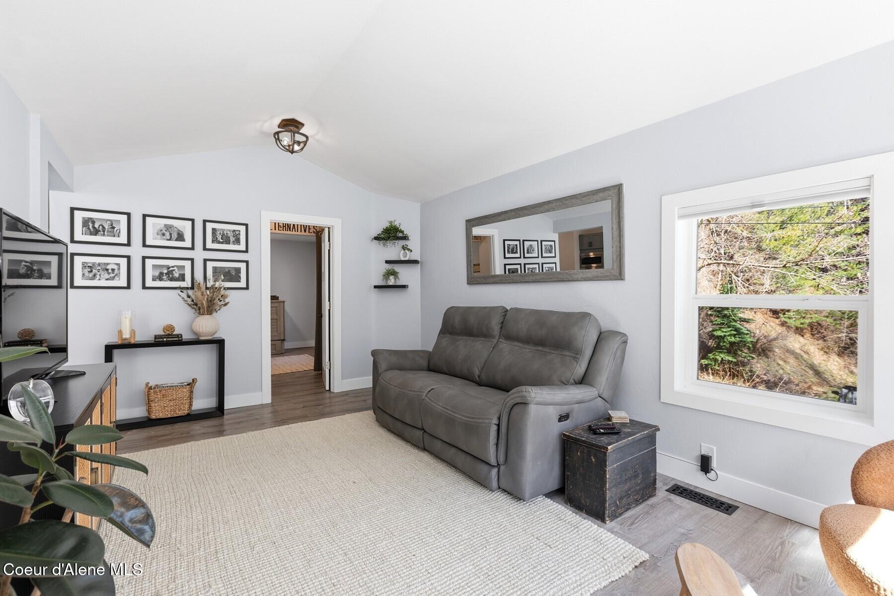 632 Main Street Wardner, ID 83837 - Photo 19 of 48 Living Room