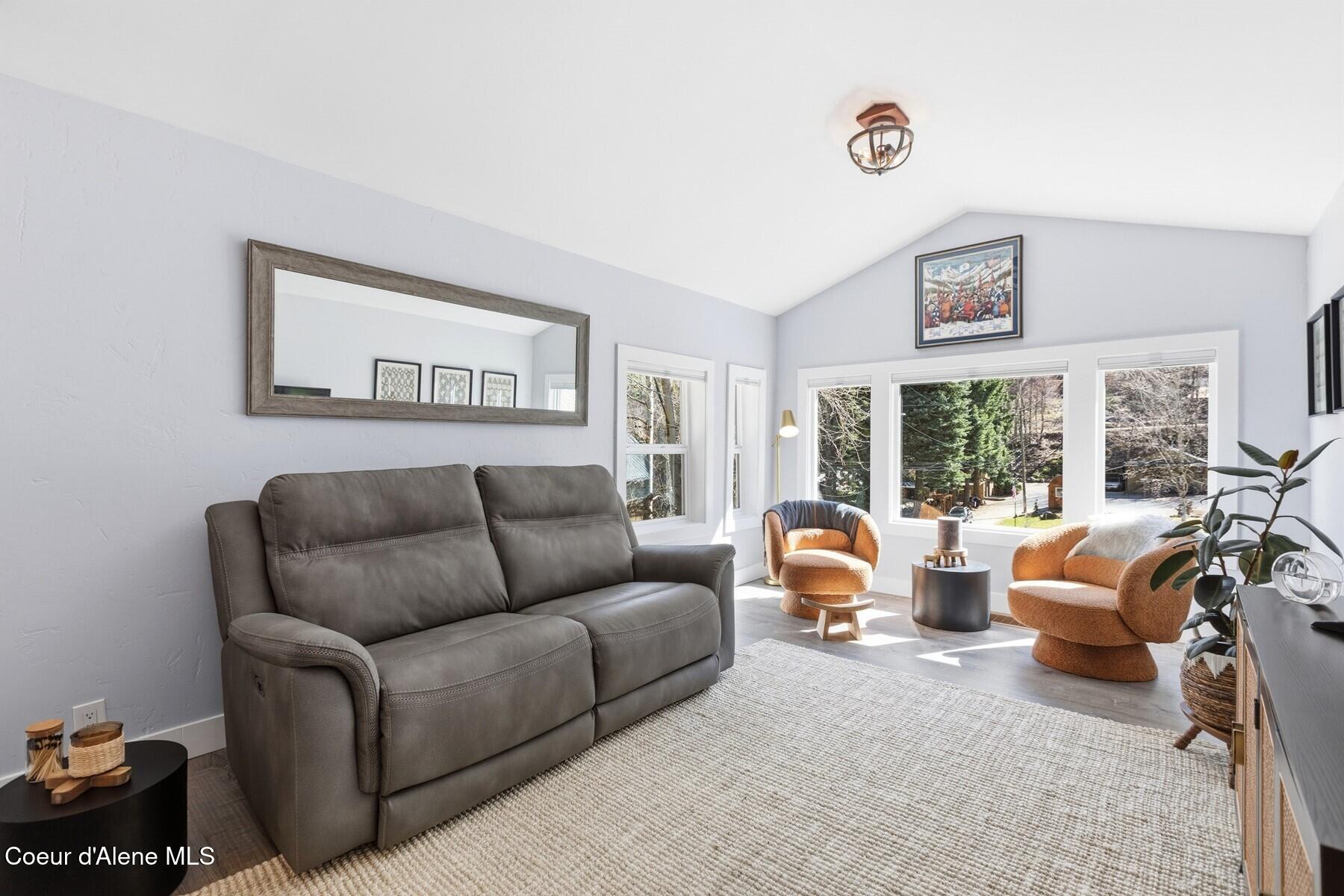 632 Main Street Wardner, ID 83837 - Photo 20 of 48 Living Room