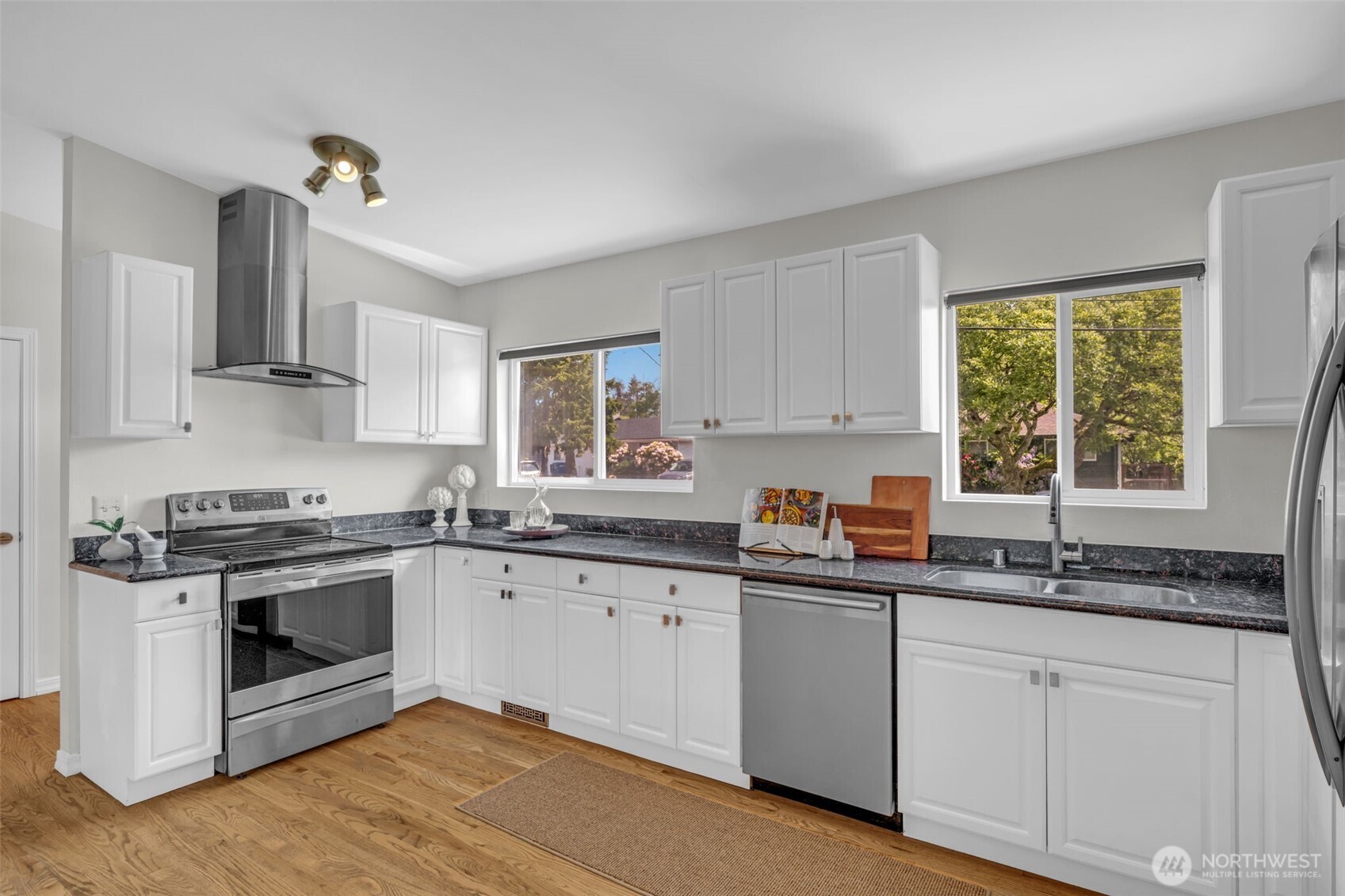 11633 18th Avenue Southwest Burien, WA 98146 - Photo 6 of 40