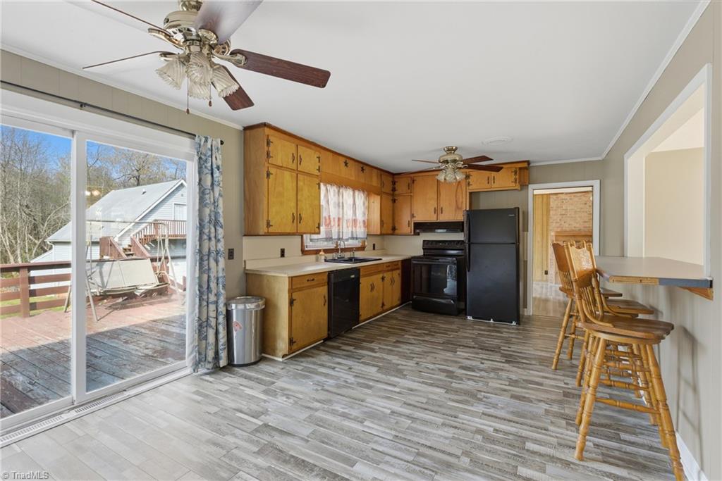 1313 Ridgewood Avenue Reidsville, NC 27320 - Photo 12 of 41 Sliding glass doors in the dining room and kitchen doorway to the flex room