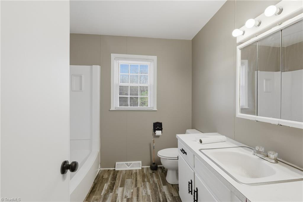 1313 Ridgewood Avenue Reidsville, NC 27320 - Photo 23 of 41 Bathroom in hallway