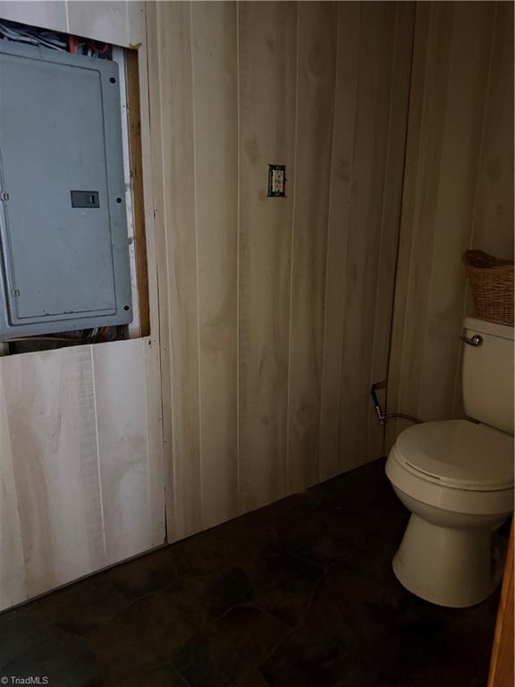 1313 Ridgewood Avenue Reidsville, NC 27320 - Photo 41 of 41 half bath on bottom floor in garage