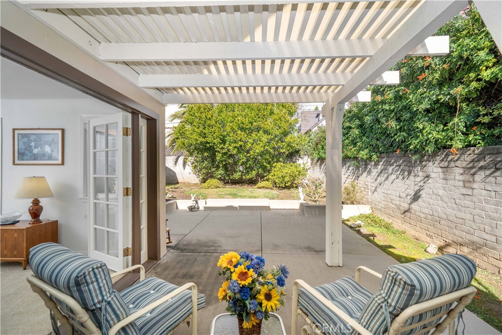 945 Cabrillo Drive Glendale, CA 91207 - Photo 20 of 38 a outdoor living space with furniture and a potted plant
