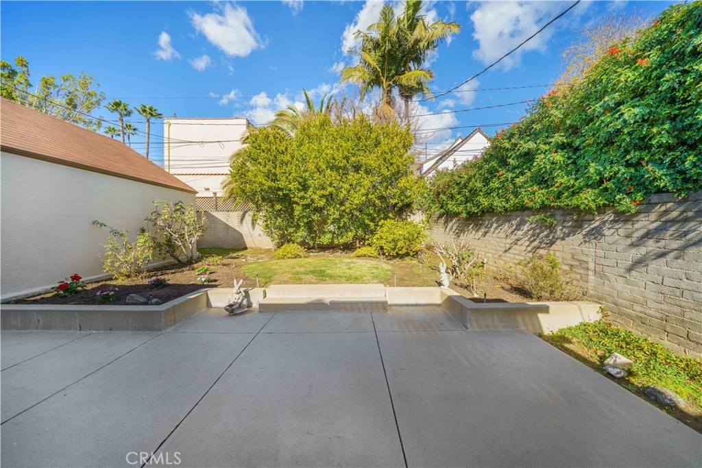 945 Cabrillo Drive Glendale, CA 91207 - Photo 22 of 38 a view of backyard with swimming pool and outdoor seating
