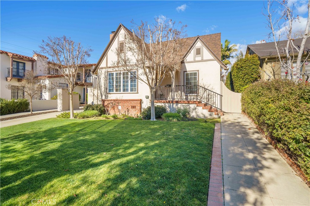 945 Cabrillo Drive Glendale, CA 91207 - Photo 30 of 38 a view of house with yard