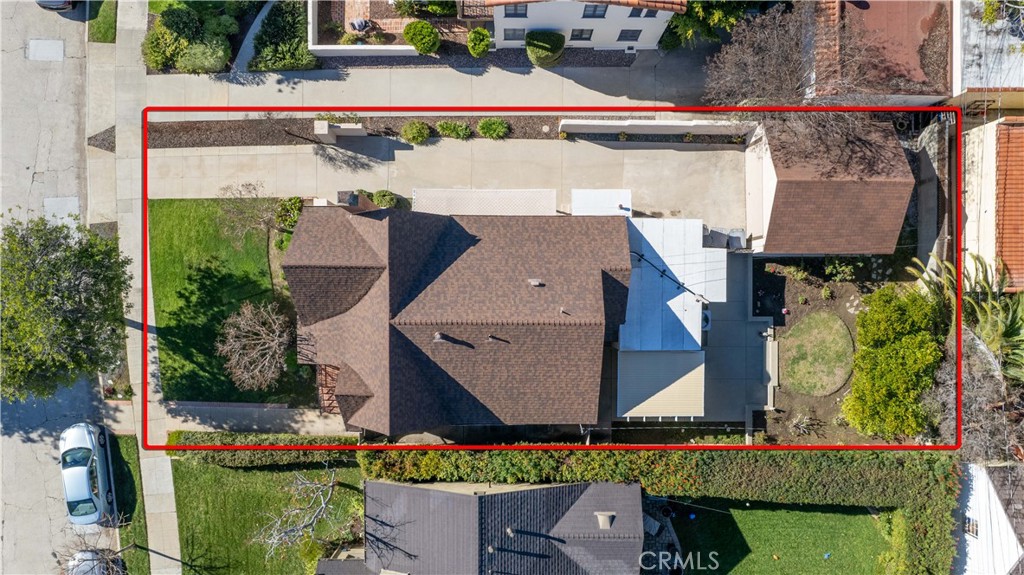 945 Cabrillo Drive Glendale, CA 91207 - Photo 37 of 38 an aerial view of a house with a yard and a large tree