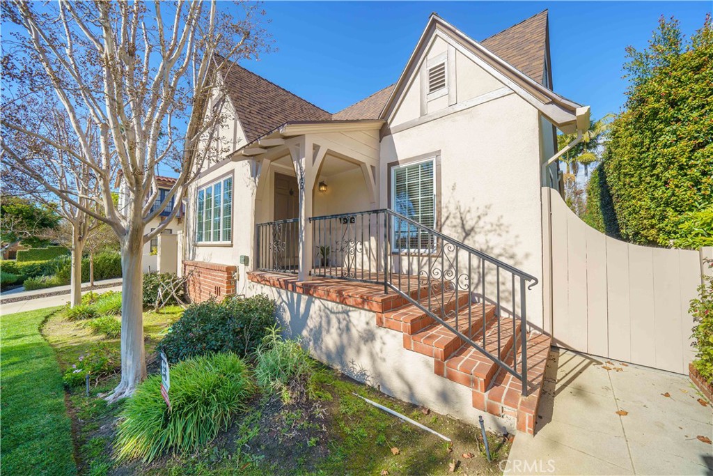 945 Cabrillo Drive Glendale, CA 91207 - Photo 4 of 38 a view of a wooden house with a yard